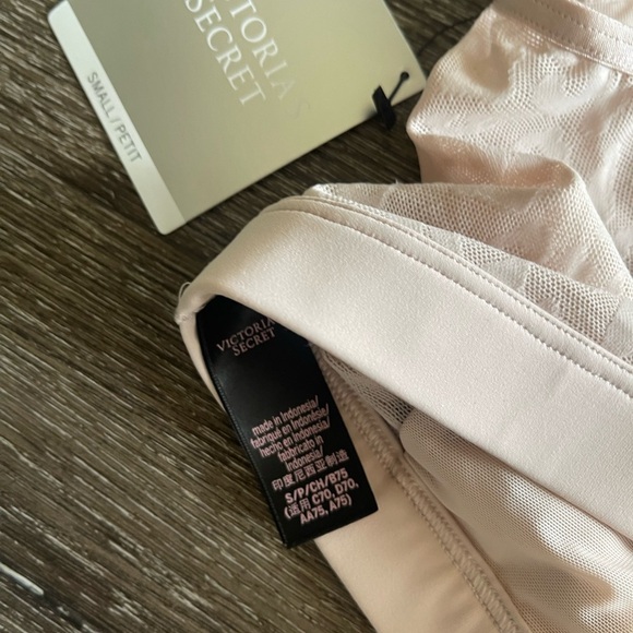 Victoria's Secret Light Pink Lace Top - Picture 5 of 9